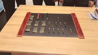 جمارك مطار القاهرة تضبط راكبين بحوزتهما شرائط ترامادول وأمبولات زيت حشيش