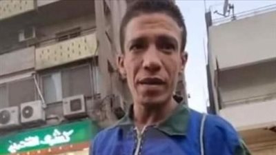 غضب شديد لطرد عامل نظافة من محل كشري.. والنشطاء: محدش من حقه يهين حد