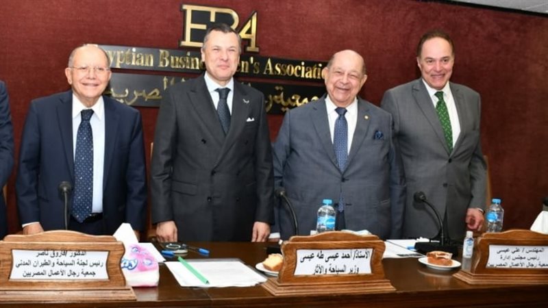 وزير السياحة والآثار