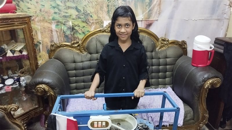 سعاد طالبة بالصف