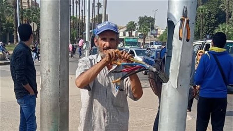 إصلاح أعمدة إنارة