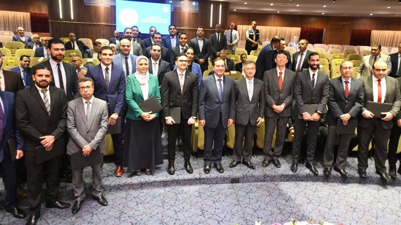 الملا وسط مع المتدربين