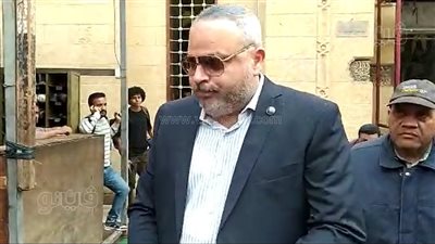 تامر عبد المنعم يصل جنازة فريد الديب بمسجد السيدة زينب | فيديو 