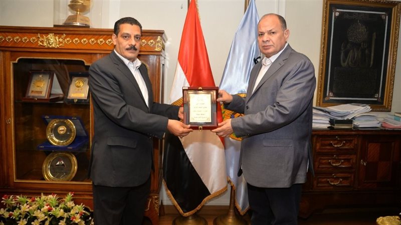 لقاء محافظ أسيوط