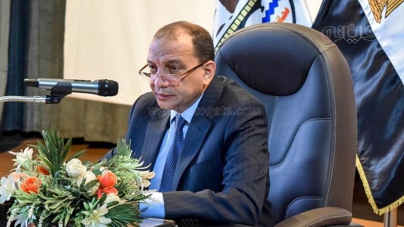 الدكتور منصور حسن