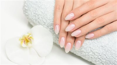 في ٧ خطوات.. احصلي على أظافر مُصففة مثل الصالونات