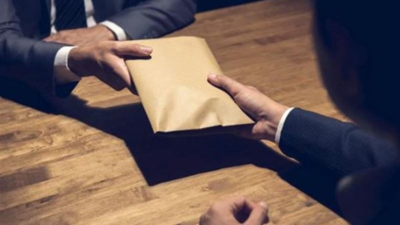 الفرق بين الرشوة