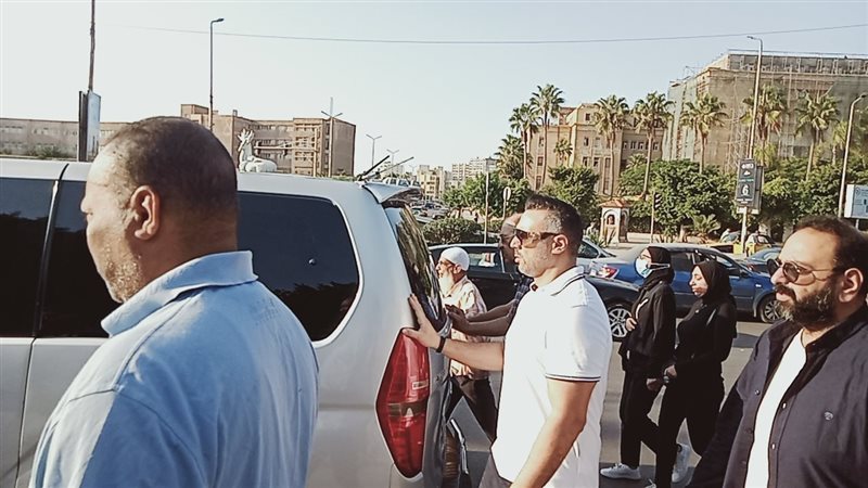 تشيع جثمان والد الفنان