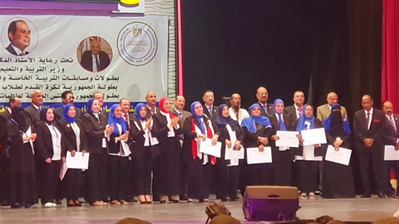  الطلاب الفائزين