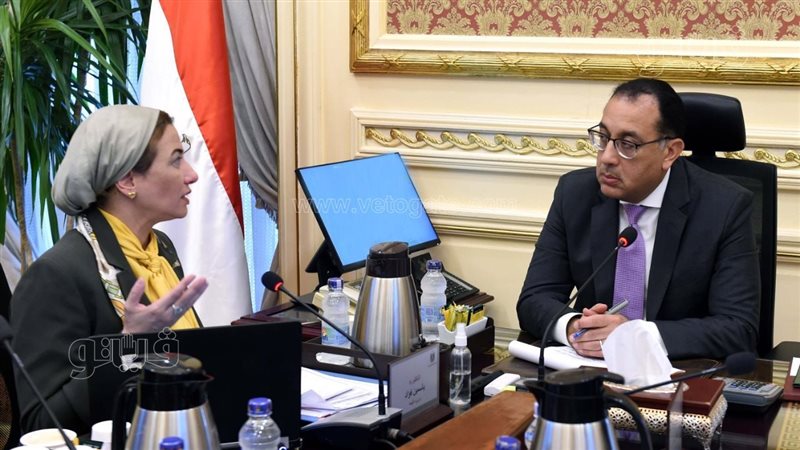 رئيس الوزراء ووزيرة