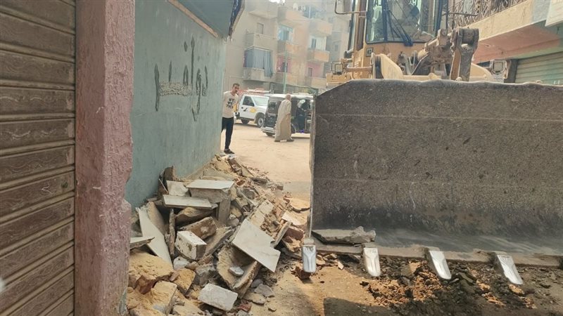 رفع مخلفات في حملة