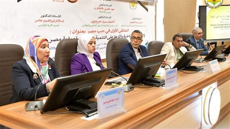 جانب من الملتقى بكلية