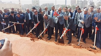 وزير الري والسفير الياباني يحفران ساترا ترابيا لإحلال وتجديد قناطر ديروط الجديدة |فيديو 