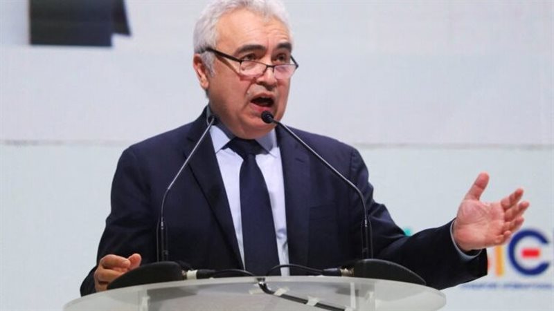 فاتح بيرول المدير