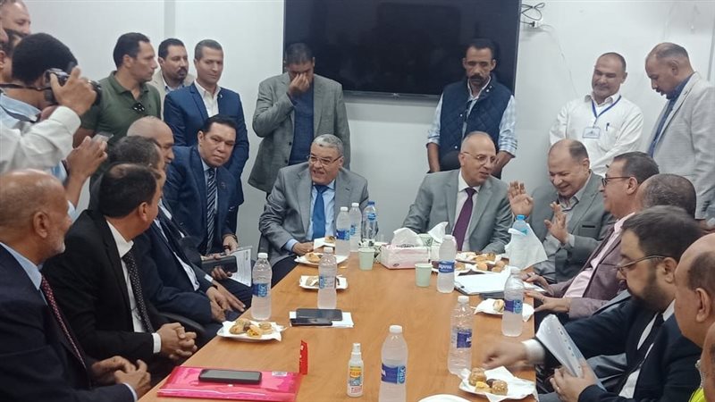 لقاء وزير الري 