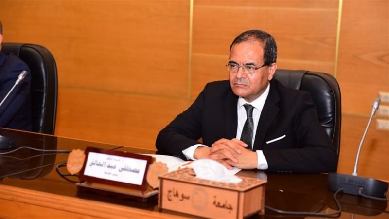 الدكتور مصطفى عبد