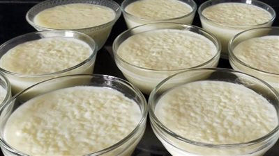 طريقة عمل الأرز باللبن الكريمي.. زي المحلات بأقل التكاليف 