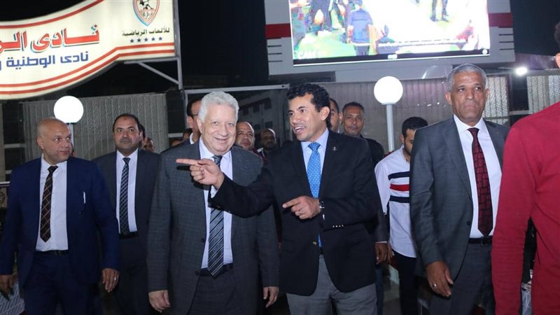 مرتضى منصور مع وزير
