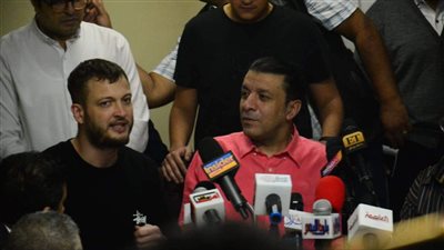 مصطفى كامل: «عفروتو قال لي بابا بيحب أم كلثوم وعبد الحليم» |فيديو