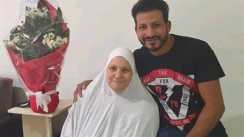 سيد معوض ووالدته