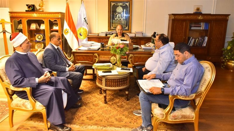 اجتماع محافظ أسيوط