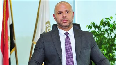 خبراء اقتصاد يطالبون بتجميد الضرائب على الشركات المقيدة بالبورصة لمدة 5 سنوات 