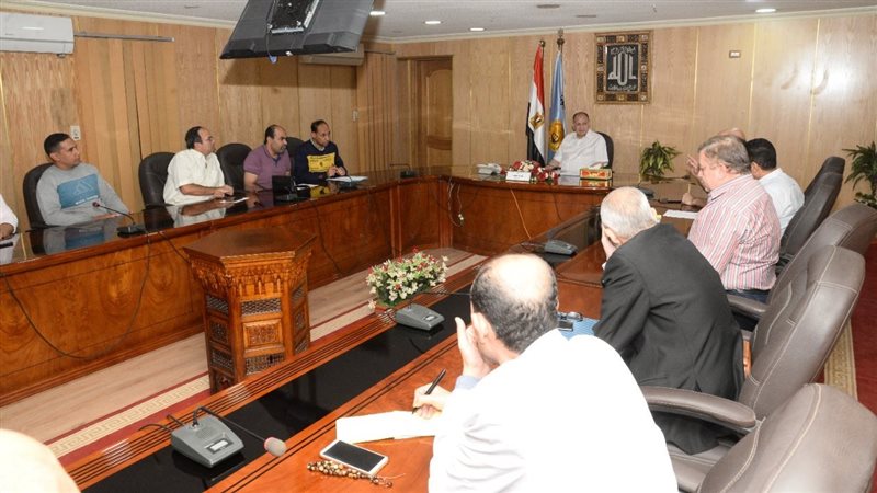 اجتماع محافظ أسيوط
