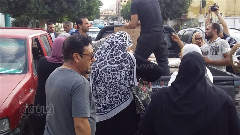 جانب من إقبال المواطنين
