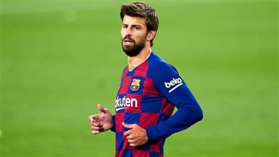 بيكيه يكشف عن أفضل مدافع في تاريخ الدوري الإنجليزي 