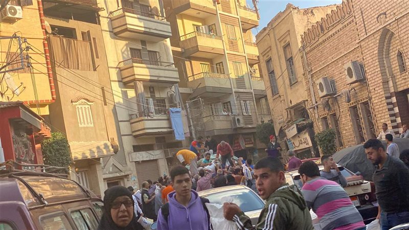 إقبال على توزيع الأرز