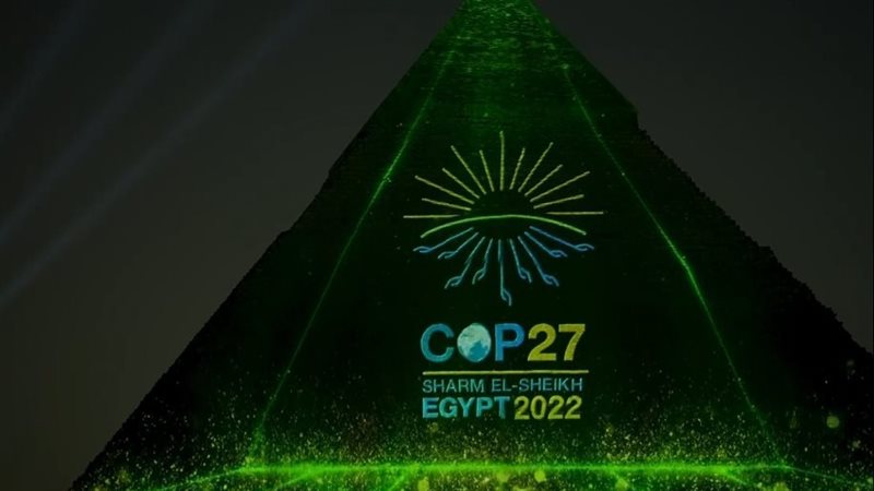 اضاءة الأهرامات 