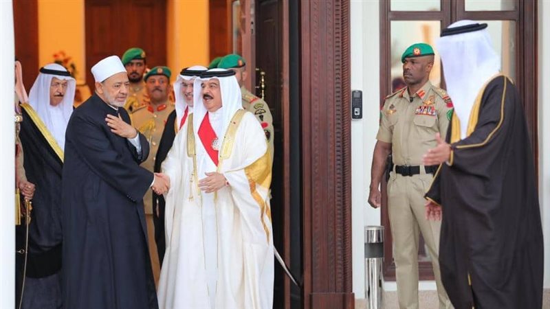 ملك البحرين يودع