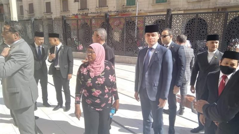 ولى عهد ماليزيا يزور