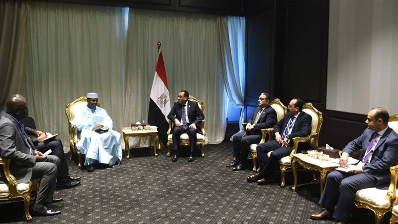 رئيس الوزراء يلتقي