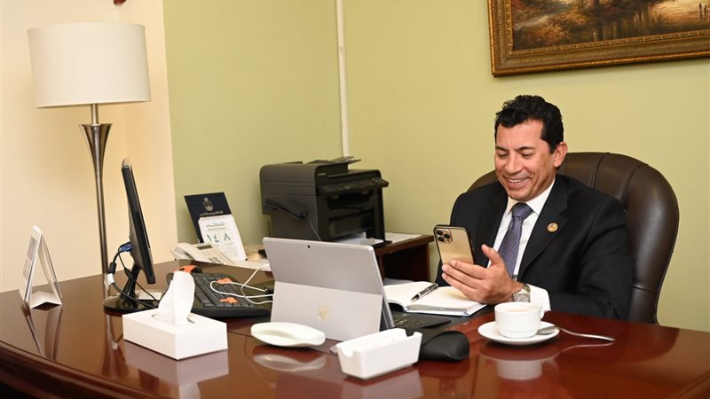 وزير الرياضة يشارك