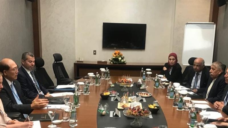 وزير النقل يعقد اجتماع
