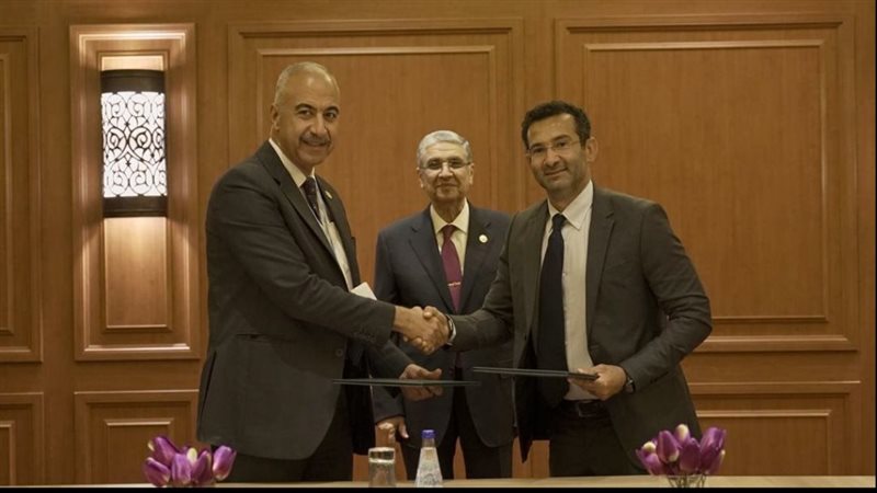 وزير الكهرباء خلال