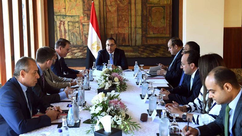 رئيس الوزراء يعقد