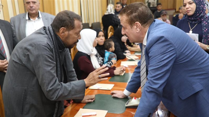 محافظ المنوفية خلال
