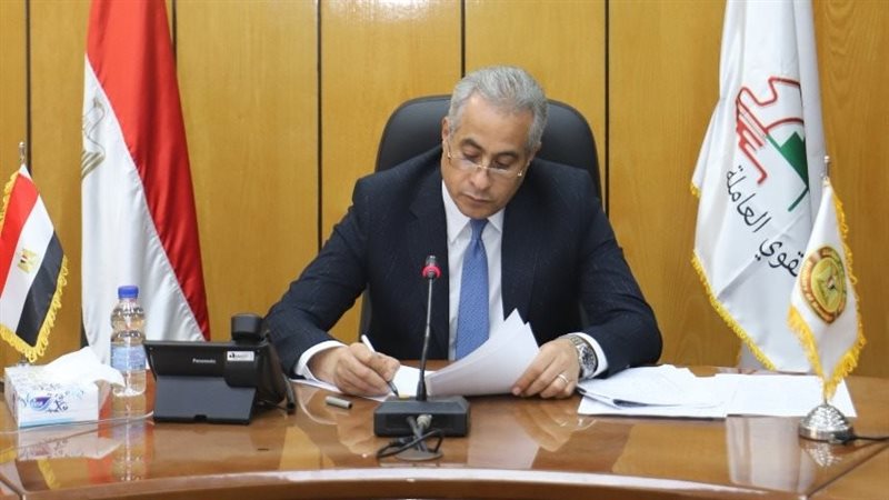 حسن شحاتة وزير القوى