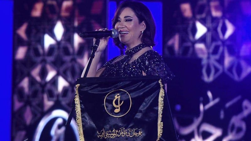 ديانا حداد تغني في