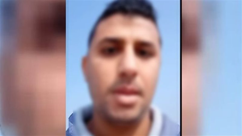 محاولة شاب التخلص