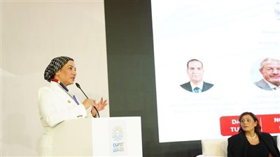  وزيرة البيئة: ندعم صناعة الملابس المستدامة التي تراعي البعد البيئي