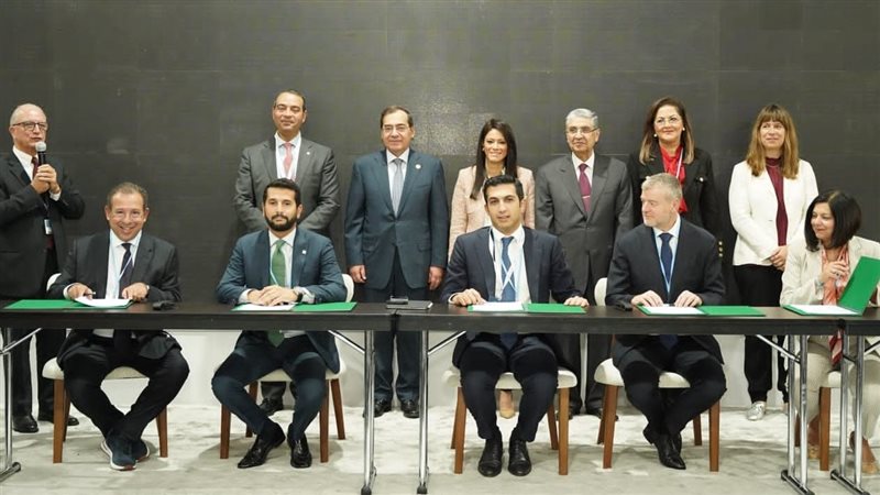 وزيرة التخطيط تشهد