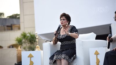 أمي قاطعتني 15 يوما بسبب حضن.. لبلبة تكشف كواليس فيلم جنة الشياطين | فيديو