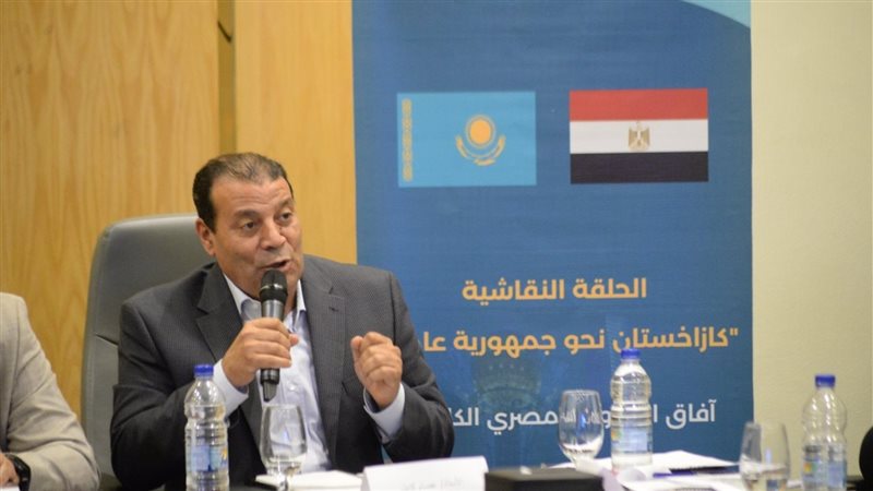 الكاتب الصحفى عصام