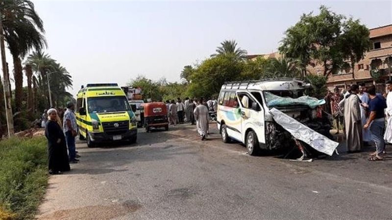 مصرع وإصابة 5 فى