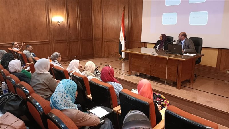 جانب من الندوة 