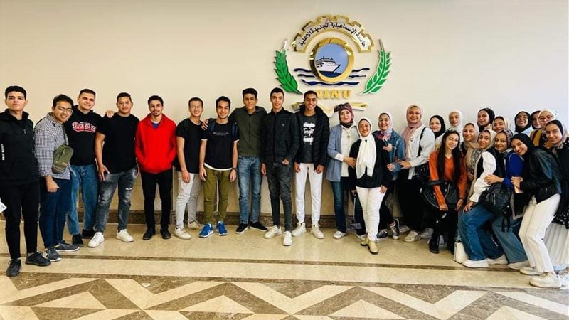 طلاب طب الأسنان بجامعة