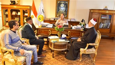 توزيع 10 أطنان لحوم من صكوك الإطعام على الأسر الأولى بالرعاية بأسيوط